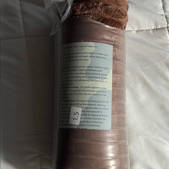 Luxurious Brown Plush Blanket - Picture 1 of 3